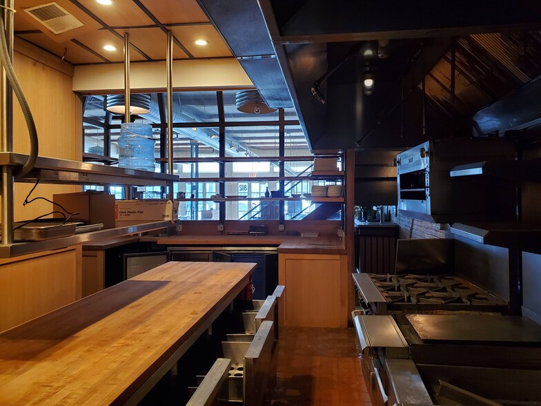 More Photos Of 802-804 W Randolph St, Chicago Storefront Retail Office For Lease