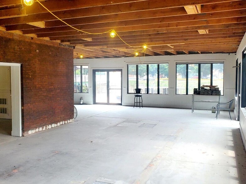 More Photos Of 220 W Philadelphia St, York Restaurant For Sale