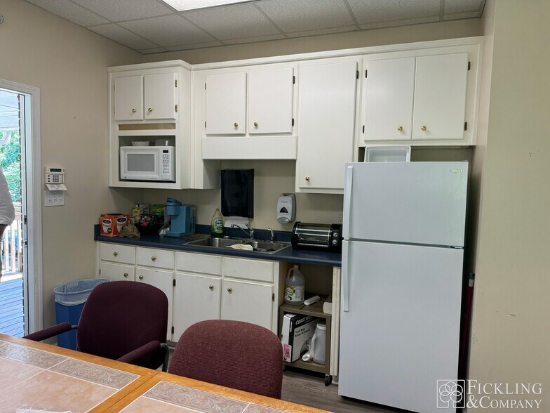 More Photos Of 1217 Columbia Dr, Milledgeville Medical For Sale