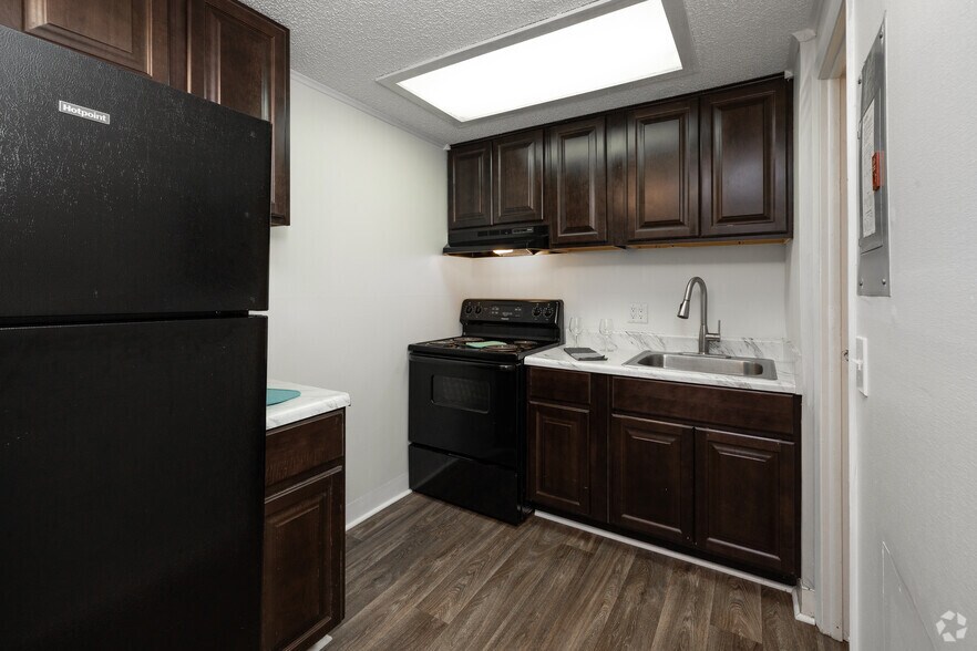 More Photos Of 8619 N Davis Hwy, Pensacola Apartments For Sale