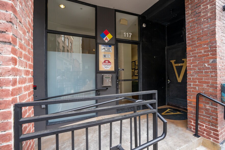 More Photos Of 117 Winston St, Los Angeles Apartments For Sale