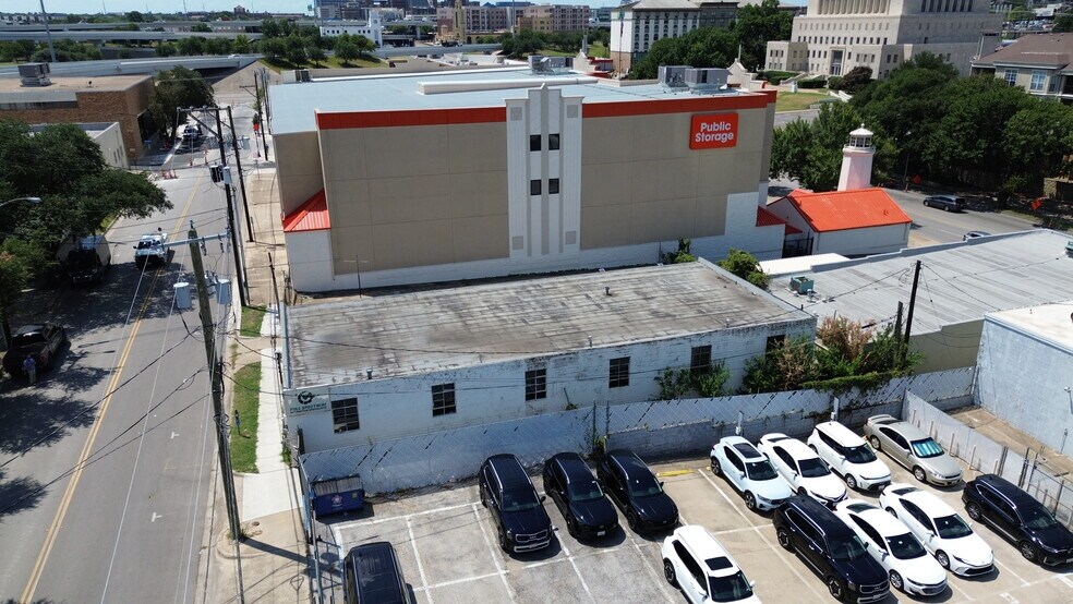 More Photos Of 1012 Florence St, Fort Worth Auto Repair For Lease