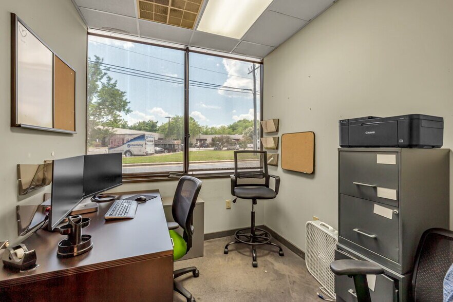 More Photos Of 115 Pomona Dr, Greensboro Office Residential For Lease