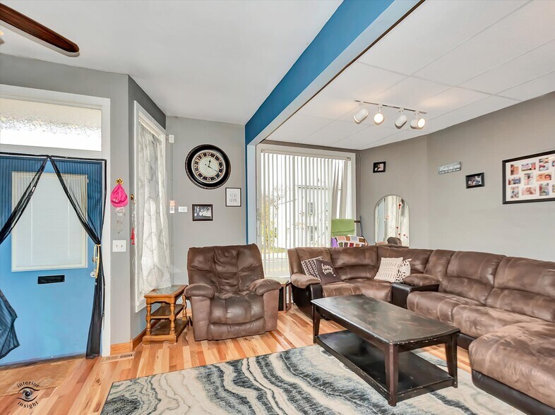 More Photos Of 2-4 E Front St, Newark Health Club For Sale