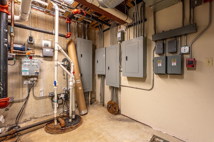 More Photos Of 1303 Macom Dr, Naperville Medical For Sale