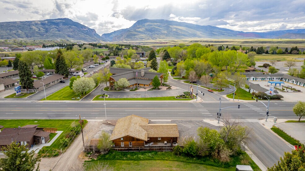 More Photos Of 802 Canyon Ave, Cody Office For Sale
