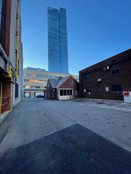 More Photos Of 40 Church St, White Plains Bank For Lease