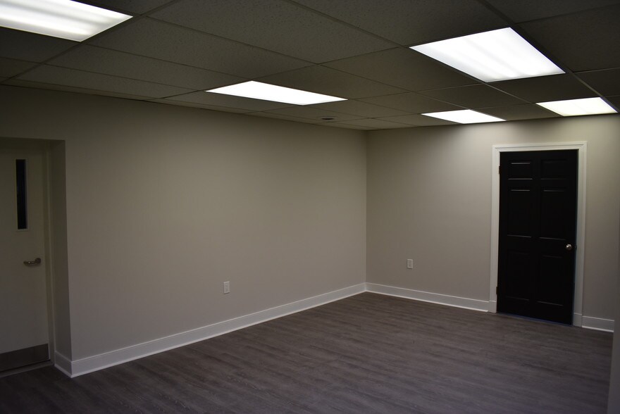 More Photos Of 7300 Hanover Green Dr, Mechanicsville Office For Sale