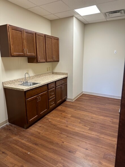 More Photos Of 101 Financial Dr, Elizabethtown Medical For Lease