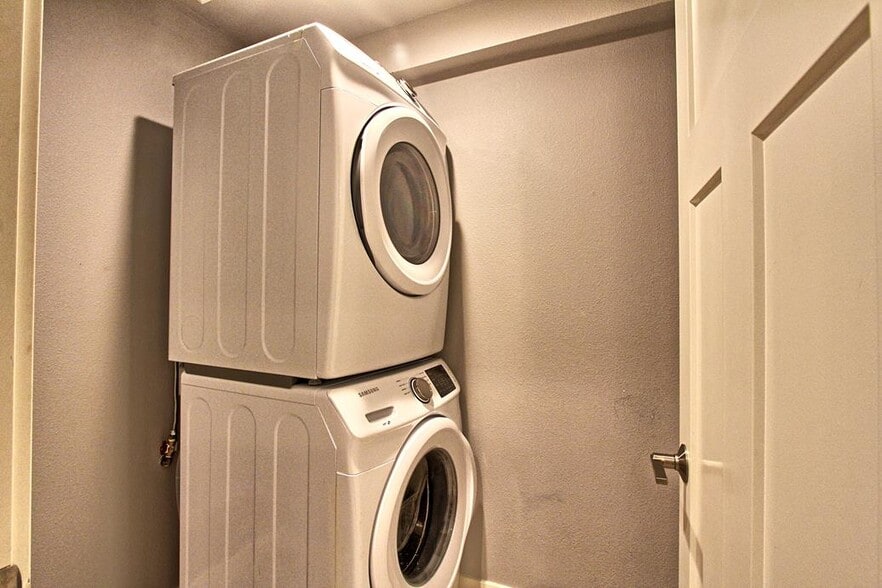 More Photos Of 2422 NE Glisan St, Portland Apartments For Sale
