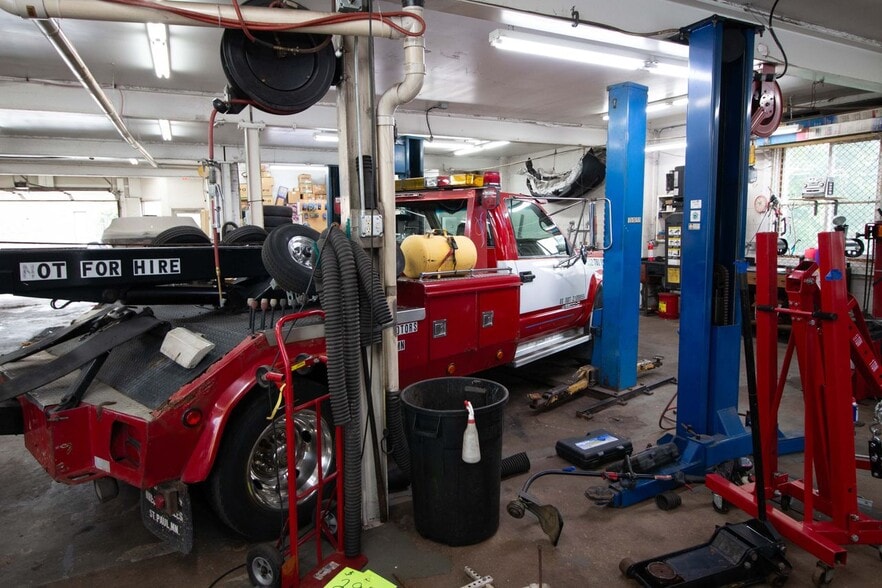 More Photos Of 2626 Central Ave NE, Minneapolis Auto Dealership For Sale