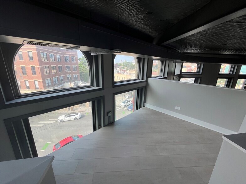 More Photos Of 1105 W Chicago Ave, Chicago Loft Creative Space For Lease