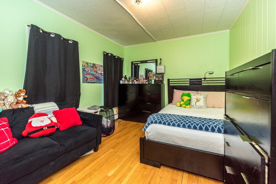 More Photos Of 9 Church St, Lambertville General Retail For Sale