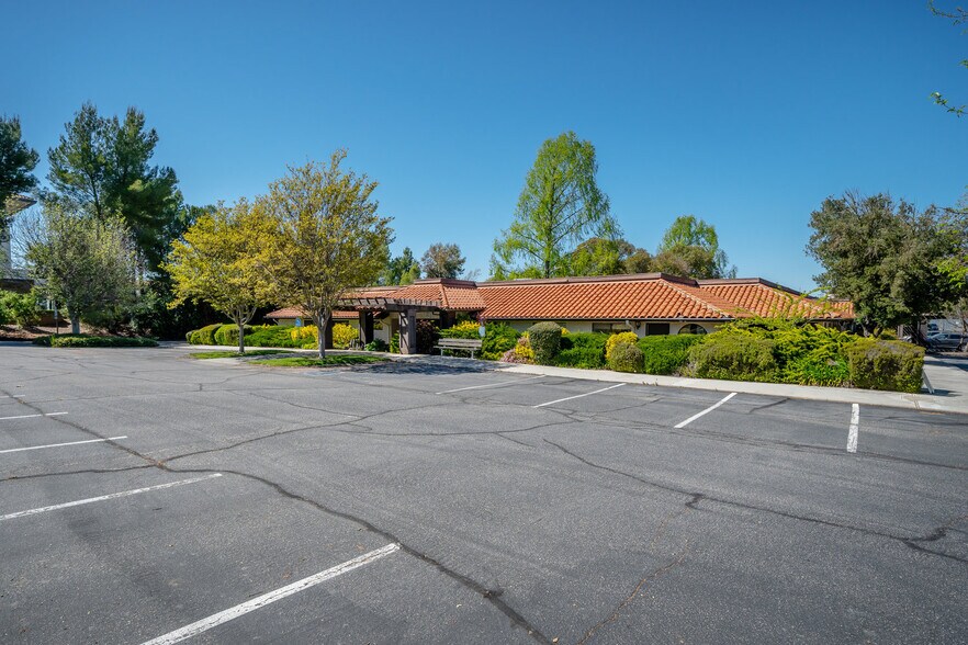 More Photos Of 1050 Las Tablas Rd, Templeton Medical For Lease