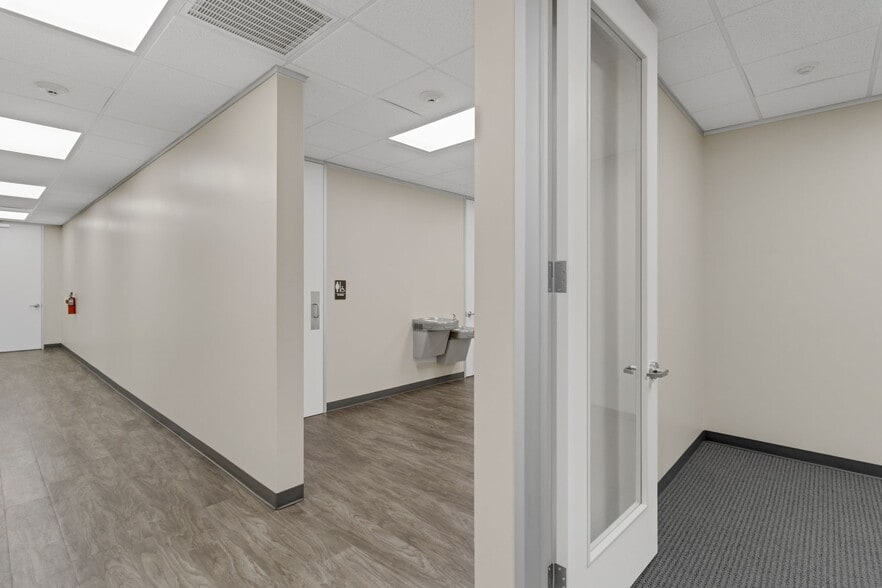 More Photos Of 8110 Parkside Ave, Baytown Warehouse For Sale