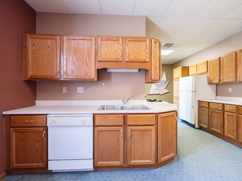 More Photos Of 353 Court St, Pekin Storefront Retail Residential For Sale