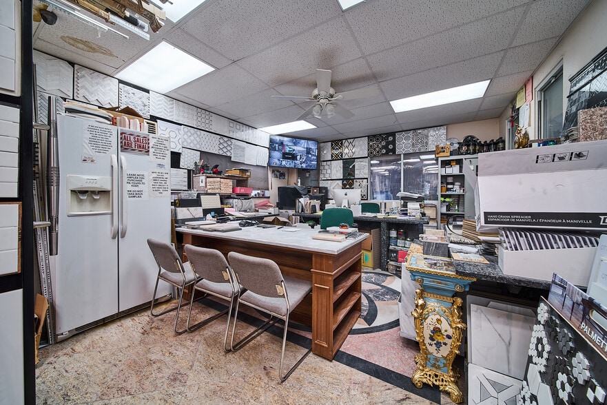 More Photos Of 2100 Jericho Tpke, Garden City Park Warehouse For Lease