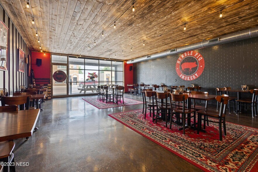 More Photos Of 411 3rd Ave, Clear Lake Restaurant For Sale