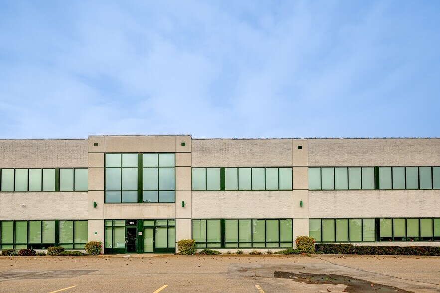 More Photos Of 155-245 Av Avro, Pointe-claire Warehouse For Lease