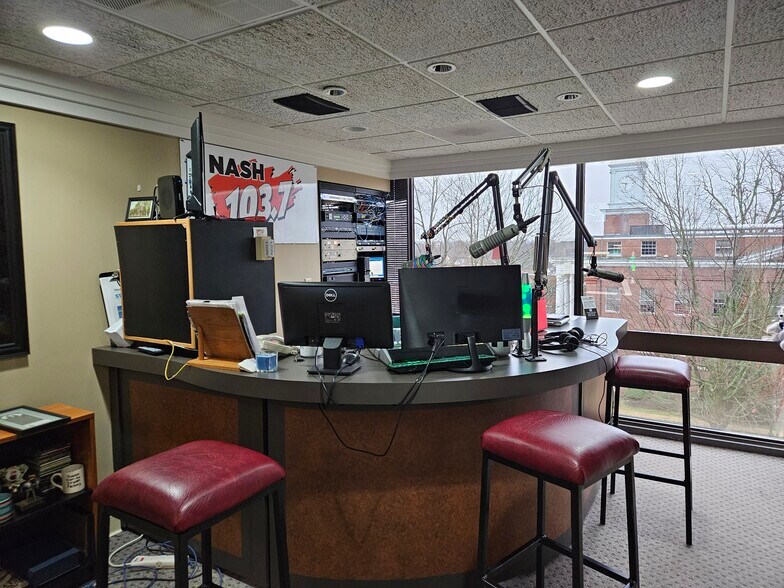 More Photos Of 113 W Public Sq, Glasgow Office For Sale