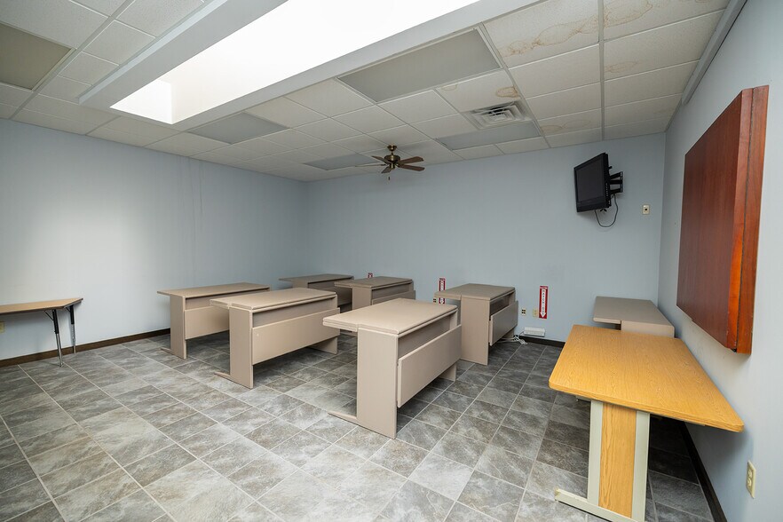 More Photos Of 1020 N Main St, Wichita Medical For Sale