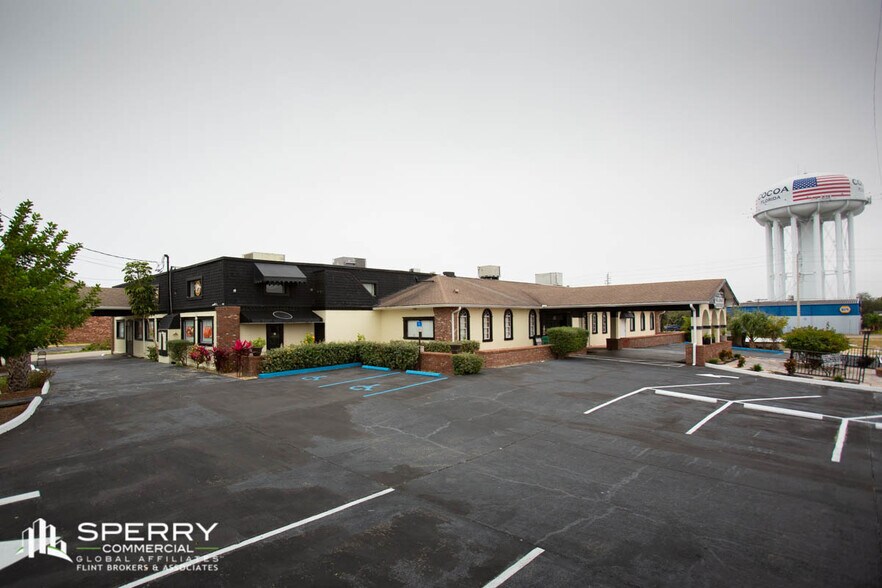 More Photos Of 300 N Cocoa Blvd, Cocoa Restaurant For Lease