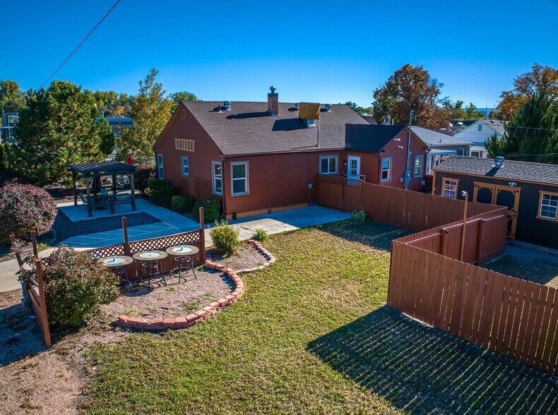 More Photos Of 1047 N 1st St, Montrose Office For Sale