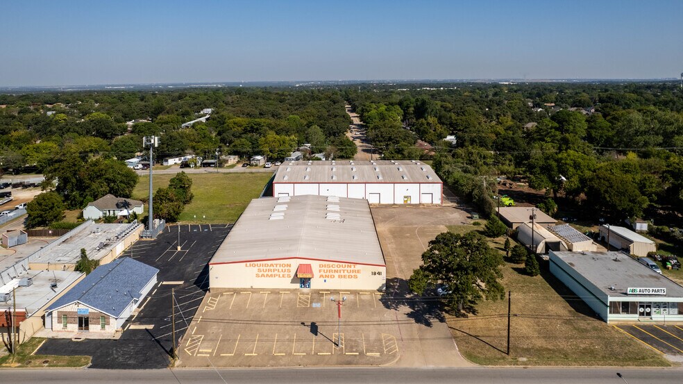 More Photos Of 1841 W Division St, Arlington Warehouse For Sale