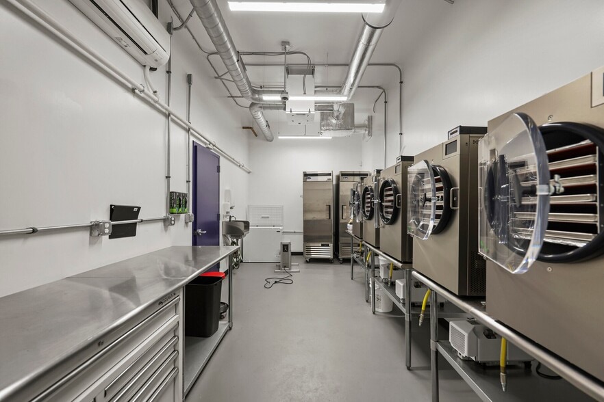 More Photos Of 700 S Main St, Sheffield Refrigeration Cold Storage For Sale