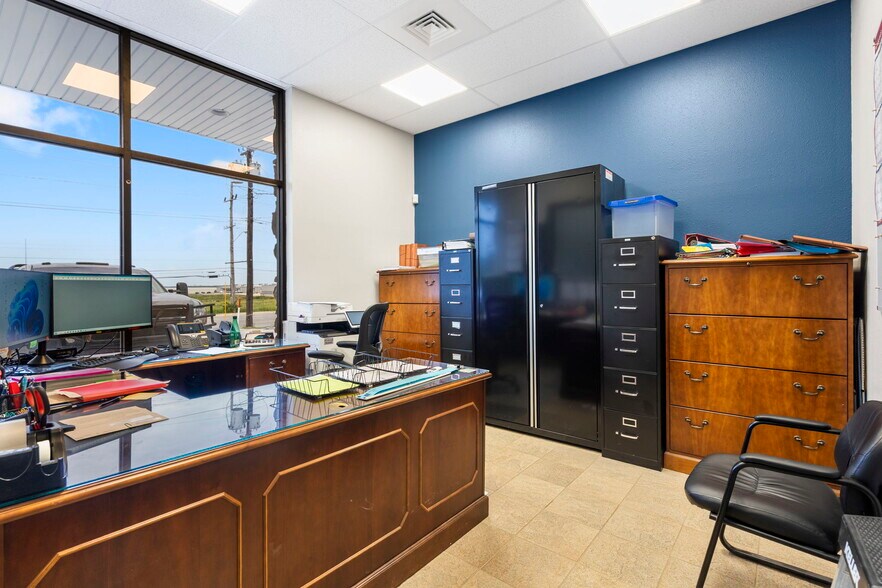 More Photos Of 2752 E Kearney St, Springfield Freestanding For Sale