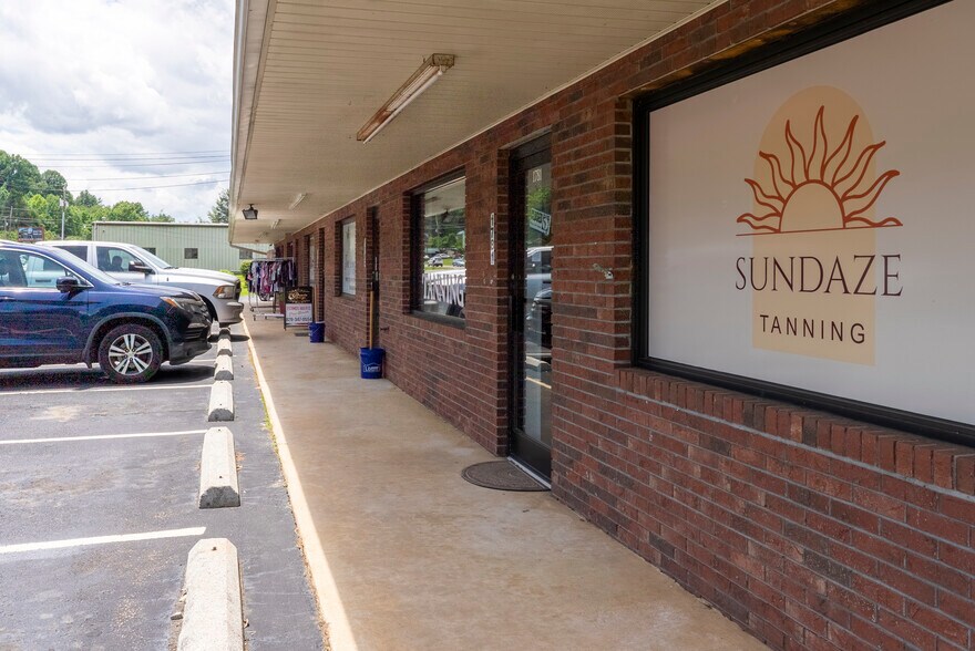 More Photos Of 1785 Georgia Rd, Franklin Freestanding For Sale