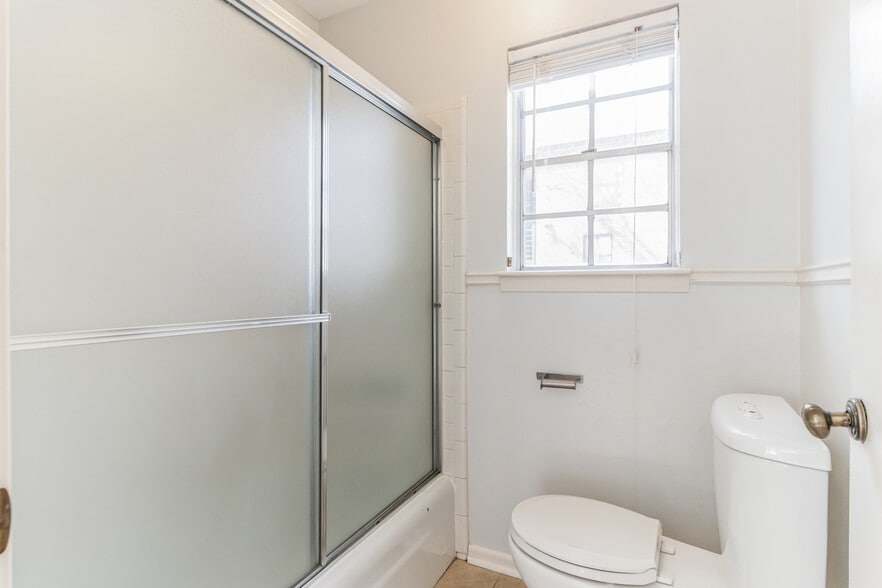 More Photos Of 1704 San Antonio St, Austin Office For Lease