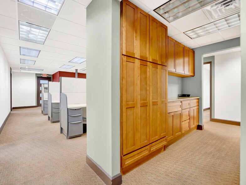 More Photos Of 4070-4090 Laguna St, Coral Gables Medical For Lease