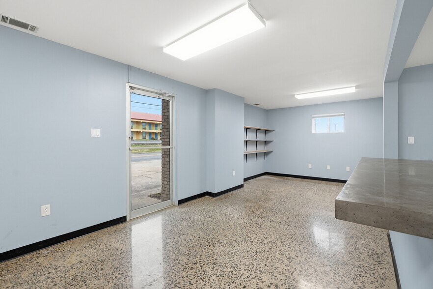 More Photos Of 708 Museum Rd, Conway Light Distribution For Lease