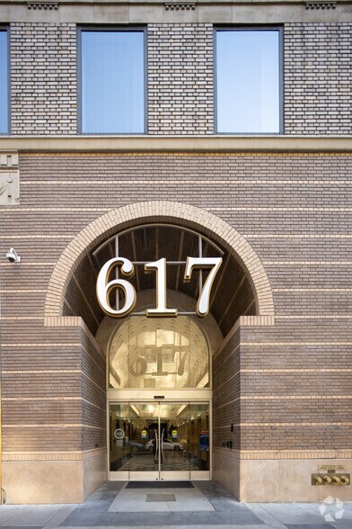 More Photos Of 617 W 7th St, Los Angeles Office For Lease