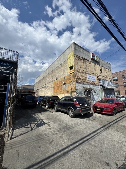 More Photos Of 165 Newport St, Brooklyn Freestanding For Sale