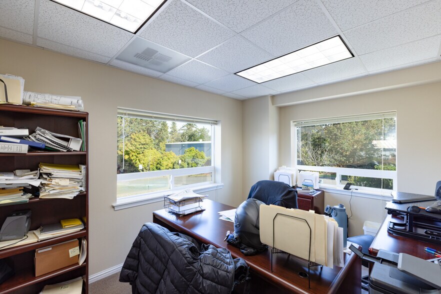 More Photos Of 200 N Wasco Ct, Hood River Warehouse For Lease