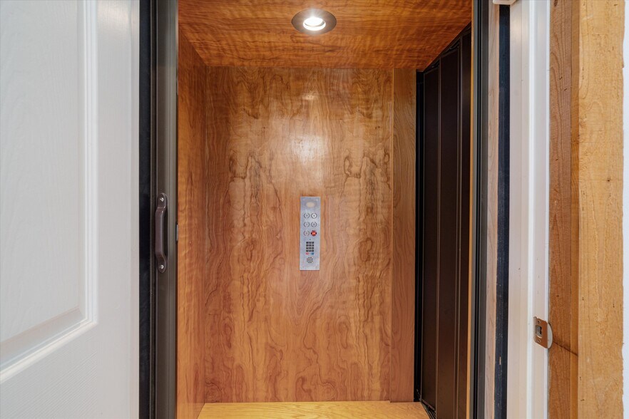 More Photos Of 804 Bay Ave, Kemah Specialty For Sale