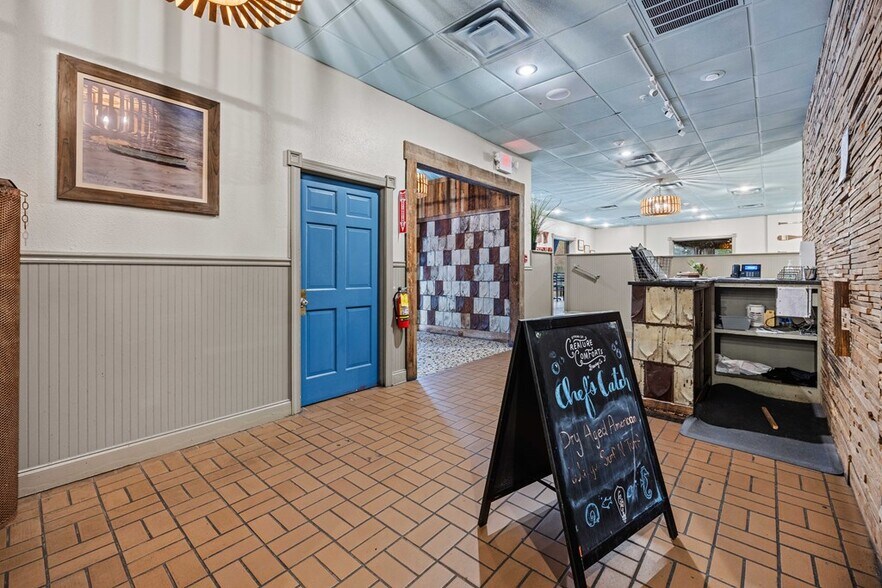 More Photos Of 1405 Gornto Rd, Valdosta Restaurant For Sale
