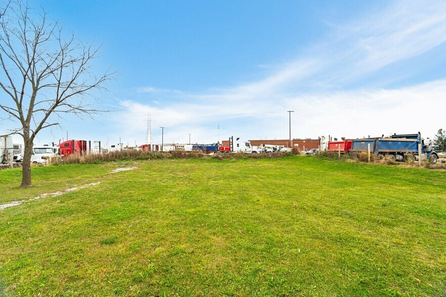 More Photos Of 140 Derry Rd E, Mississauga Office For Sale