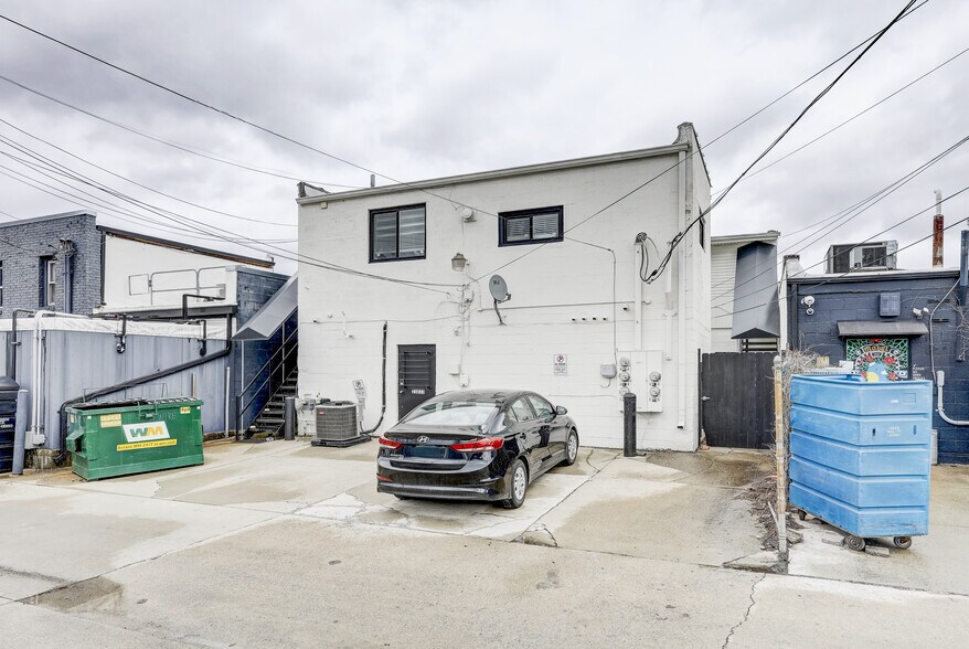 More Photos Of 23831-23833 John R Rd, Hazel Park Storefront Retail Residential For Lease