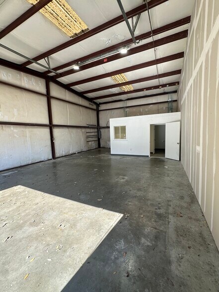 More Photos Of 221 Baker Rd, Houston Manufacturing For Lease
