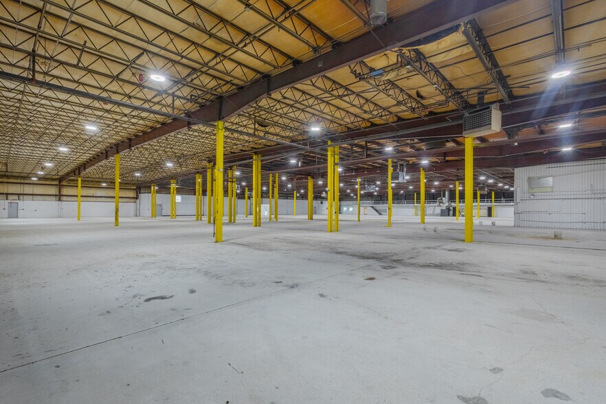 More Photos Of 64 Holton St, Woburn Warehouse For Lease