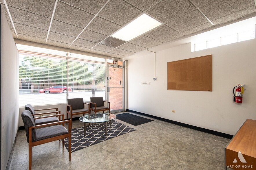 More Photos Of 7922 S Pulaski Rd, Chicago Office For Sale