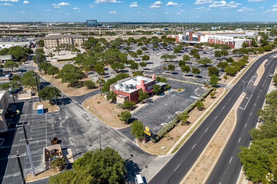 More Photos Of 17660 Henderson Pass, San Antonio Restaurant For Sale