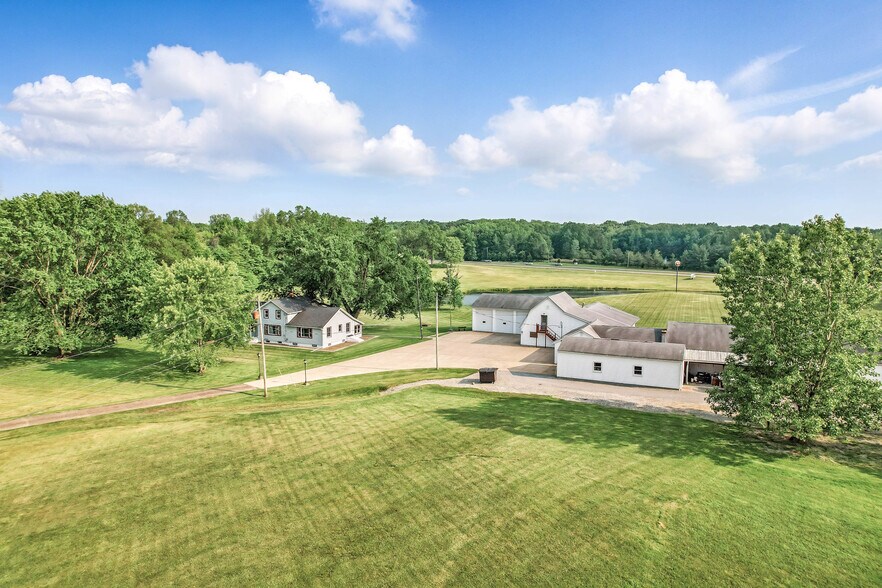 More Photos Of 4085 / 4086 State Route 422, Southington Showroom For Sale