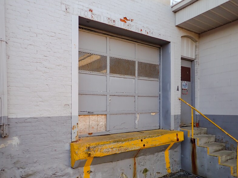 More Photos Of 116 N Main St, Kendallville Flex For Lease