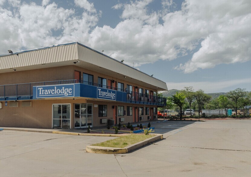 More Photos Of 1600 Cedar St, Raton Hotel For Sale