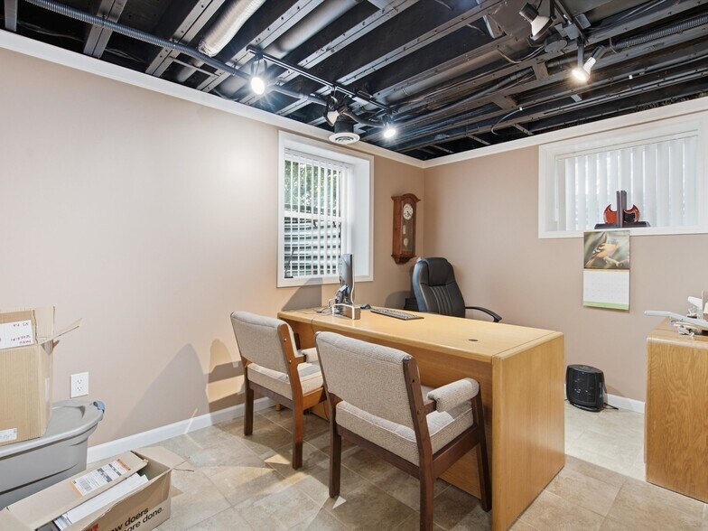 More Photos Of 35000-35008 Division Rd, Richmond Medical For Sale
