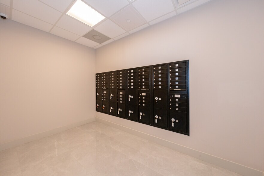 More Photos Of 800 N Federal Hwy, Hallandale Beach Office For Sale